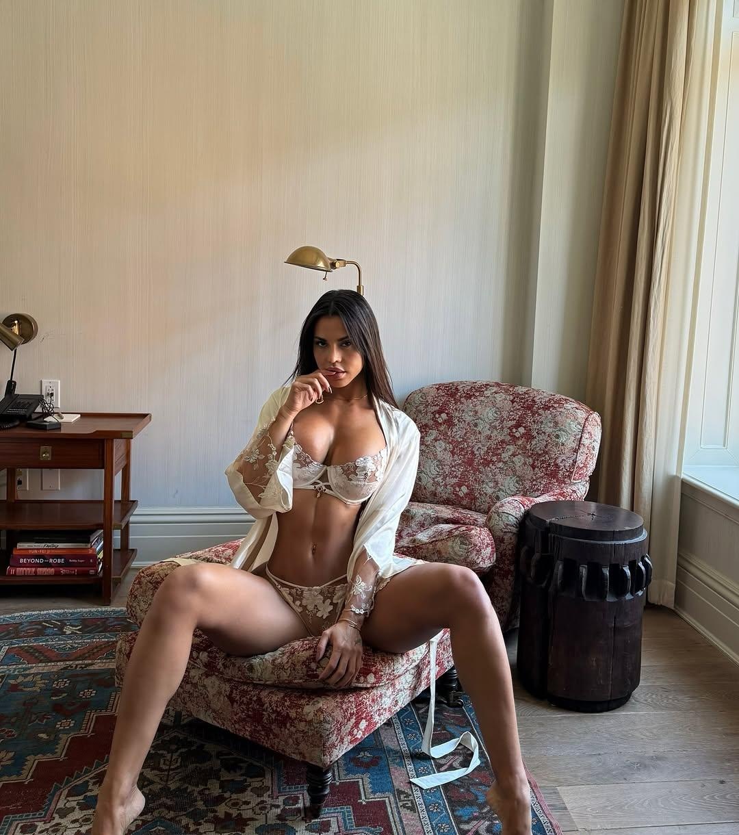 Тоня привлекальеная девушка из Ельца цена от 8000 руб