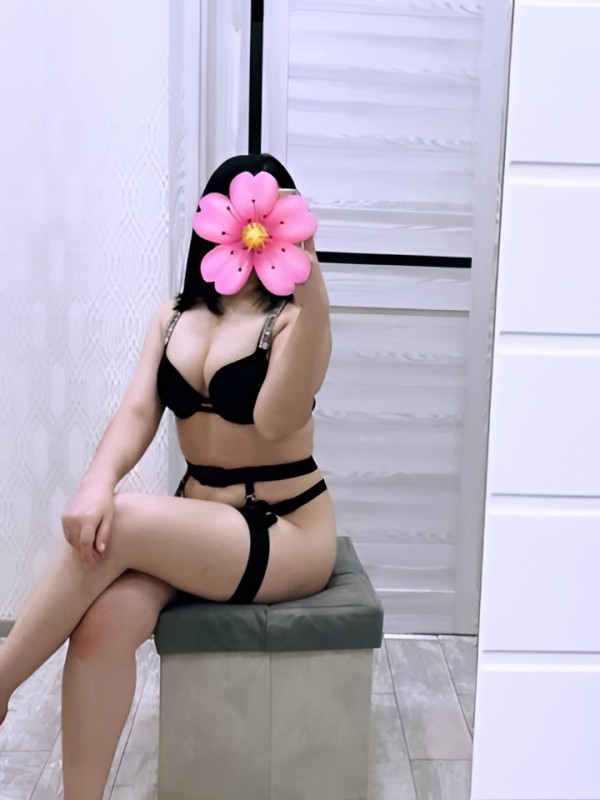 Дина привлекательная девушка из Ельца цена от 2000 руб