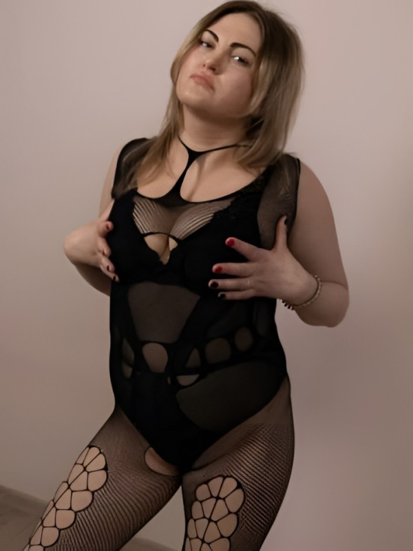 Виктория привлекательная девушка из Ельца цена от 1500 руб